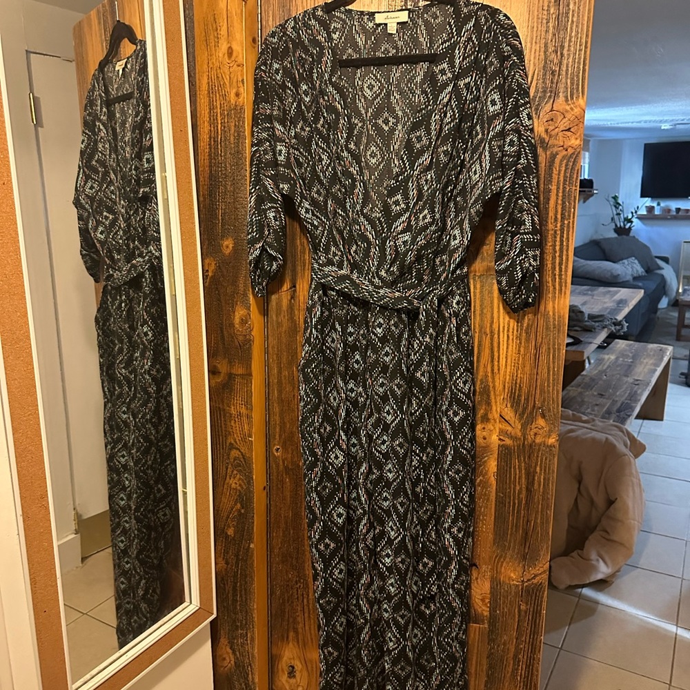 Elegant Navy and White Patterned V Neck Jumpsuit